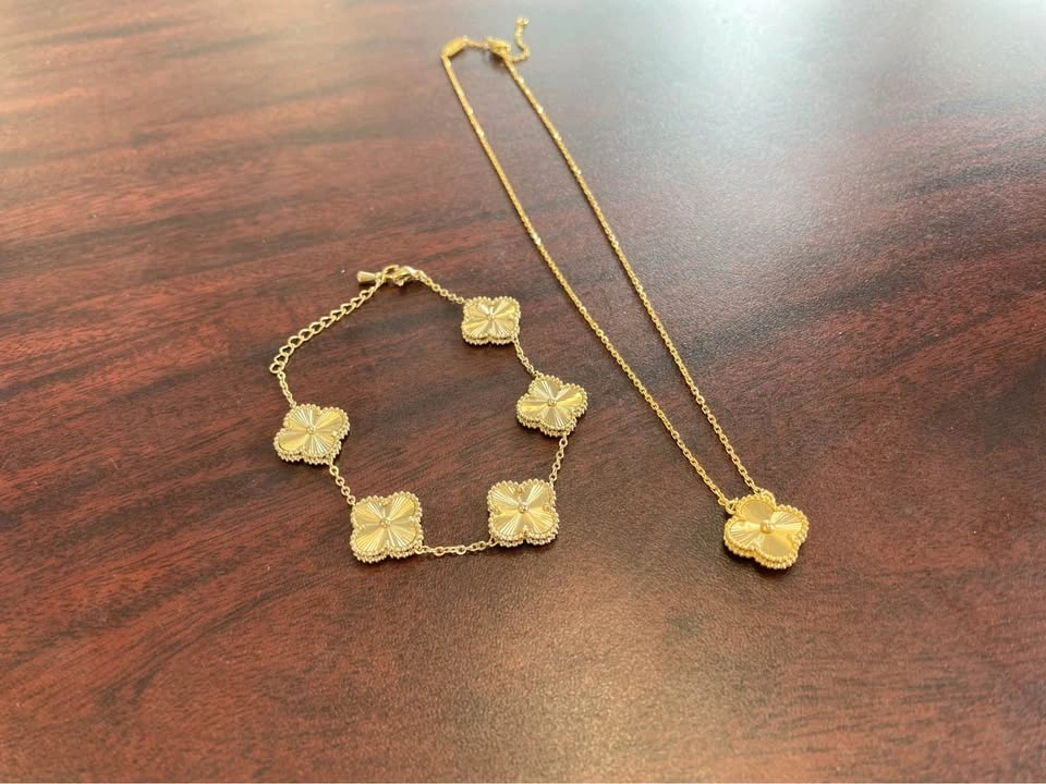 18k Gold plated Alhambra/ Clover Necklace - photo 4