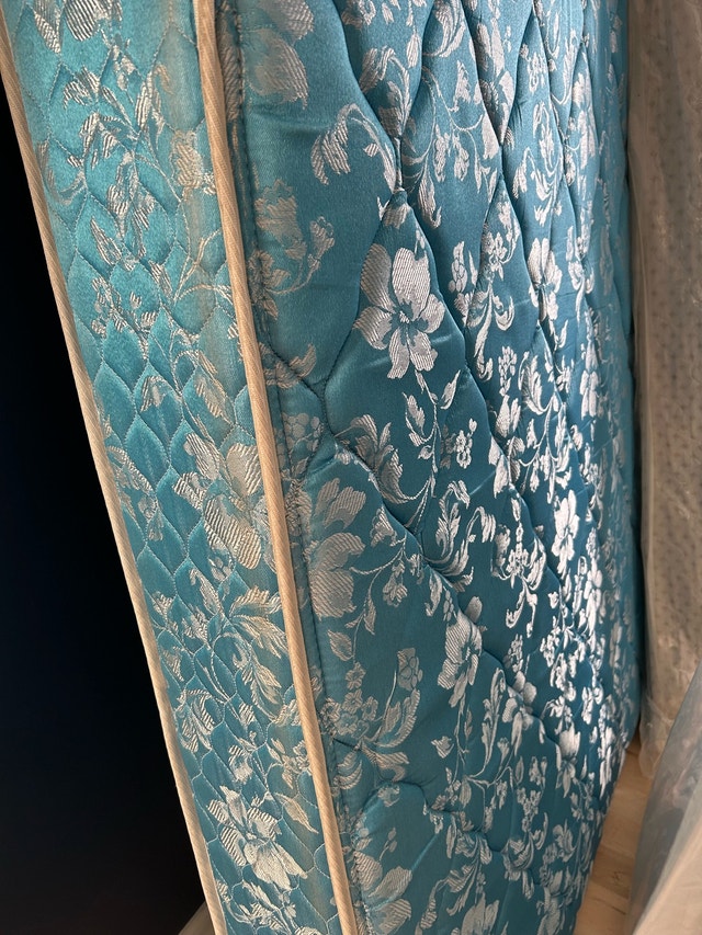 Queen Mattress - photo 3