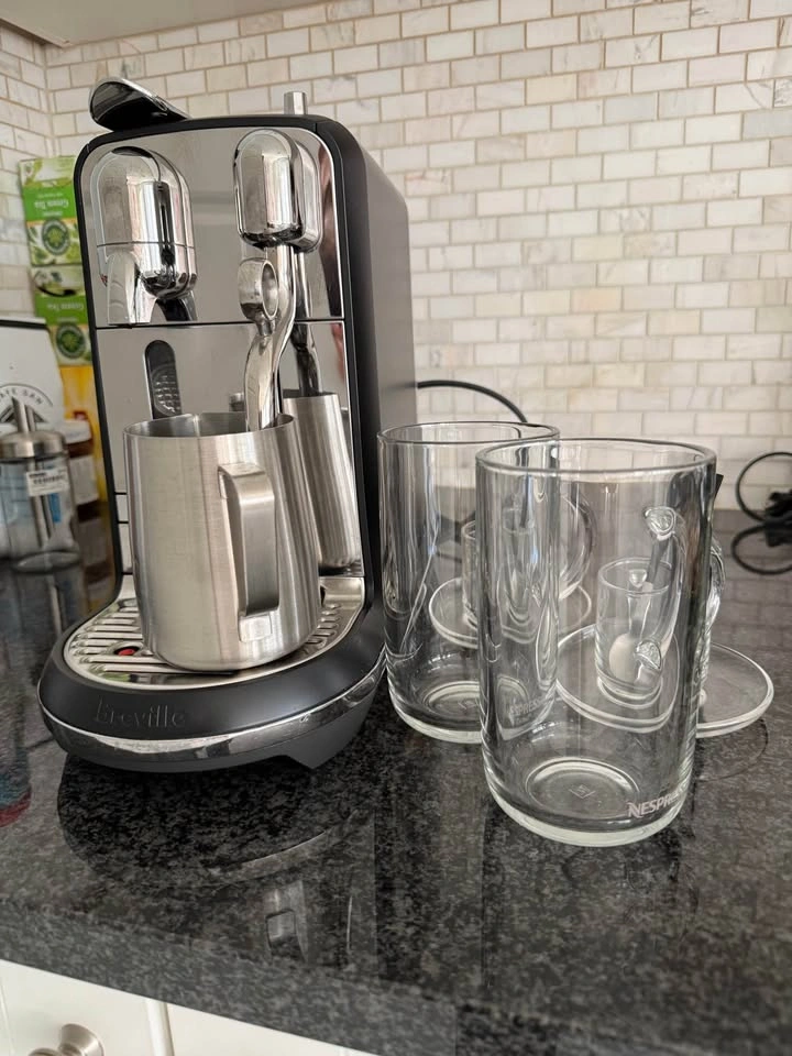 Breville Nespresso Vertuo Coffee Machine with Milk Frother - photo 2