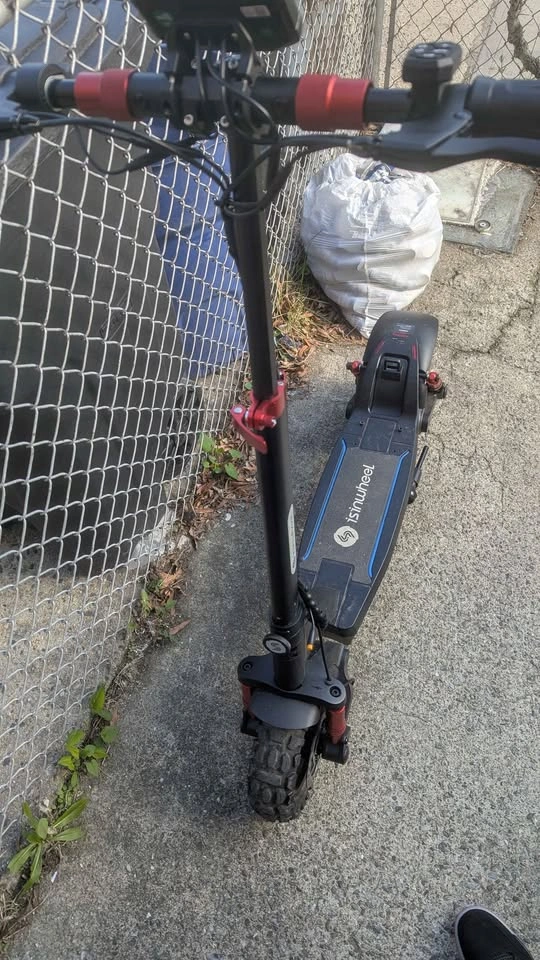 GT2 isinwheel electric scooter - photo 2