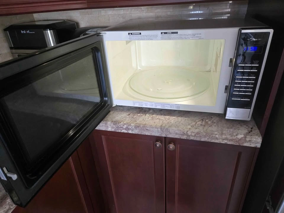 Panasonic microwave Inverter - photo 2