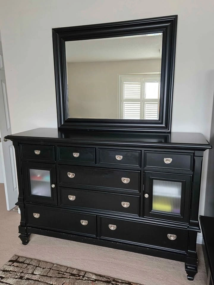 Queen Bed with Mattress, Dresser, and 2 Nightstands - photo 3