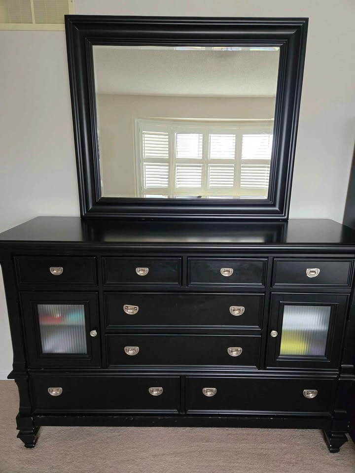 Queen Bed with Mattress, Dresser, and 2 Nightstands - photo 4