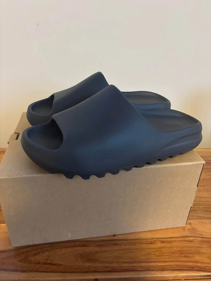 Authentic Yeezy Slide Granit Size 10 - photo 3