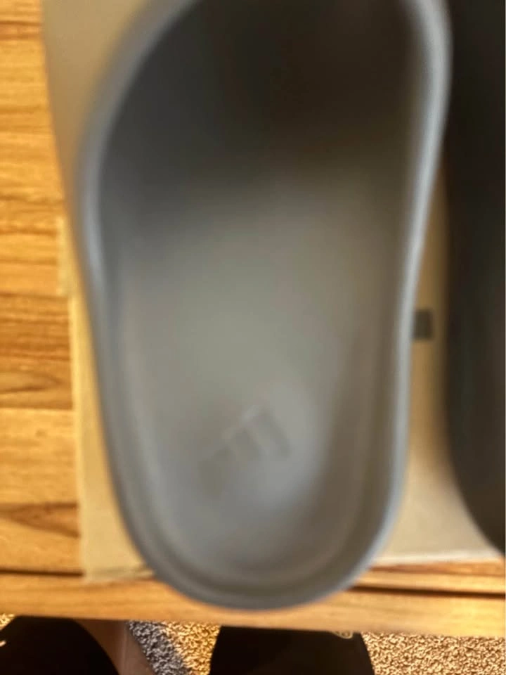 Authentic Yeezy Slide Granit Size 10 - photo 5
