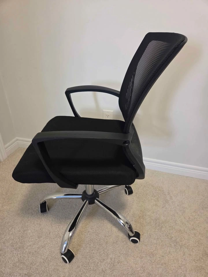 Black Mesh Office Chair - photo 2