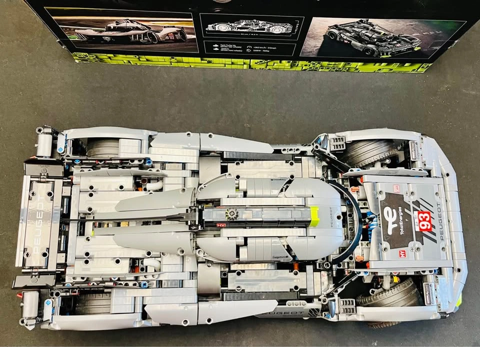 LEGO Technic Peugeot 9X8 24hrs LeMans (42156) - photo 3