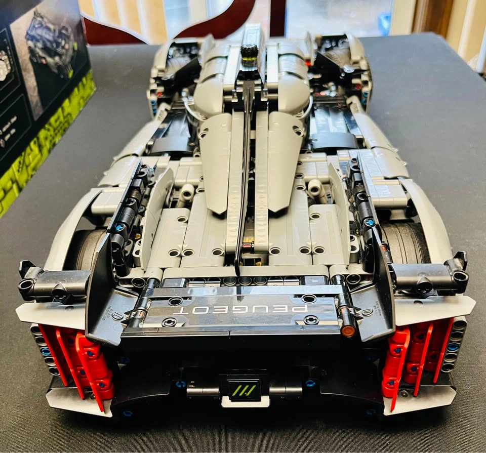 LEGO Technic Peugeot 9X8 24hrs LeMans (42156) - photo 4