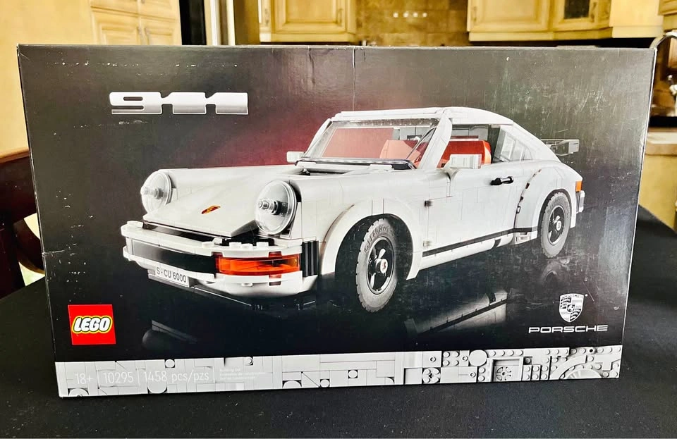 LEGO Icons Porsche 911 (10295) - 2 in 1 Targa/Turbo - NEW