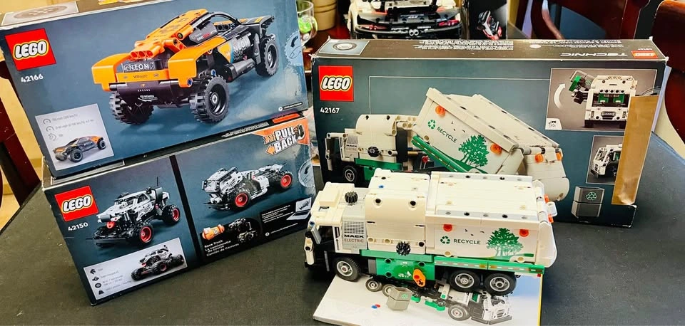 LEGO Technic Mixed Lot: McLaren (42166), Monster Jam (42150), MA - photo 3