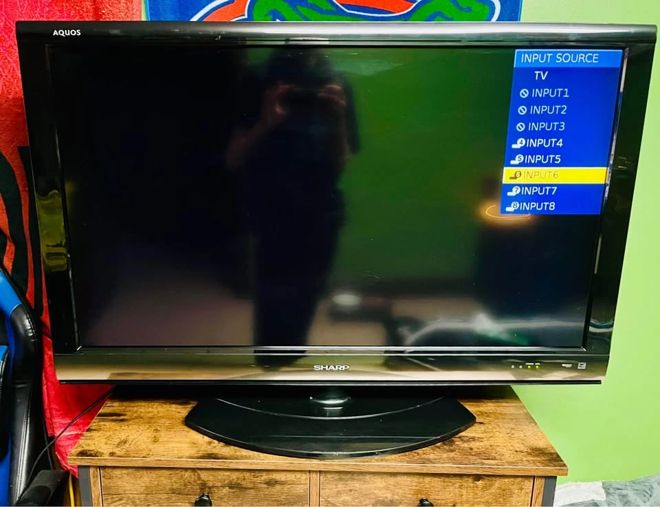 Sharp Aquos 40 Inch LCD TV - Model LC-40E77UN - photo 3