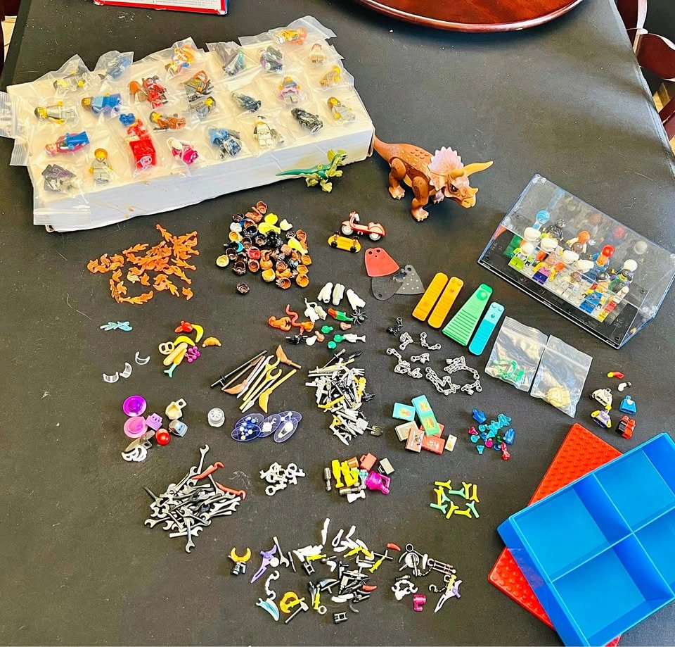 LEGO - Miscellaneous Mini Figure (35+) and Accessories Lot