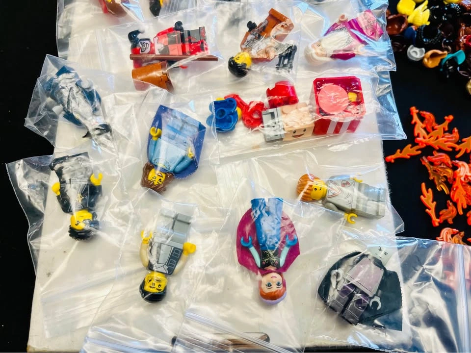 LEGO - Miscellaneous Mini Figure (35+) and Accessories Lot - photo 2