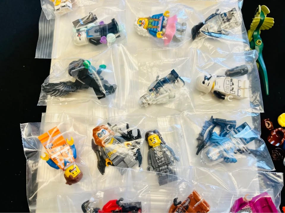 LEGO - Miscellaneous Mini Figure (35+) and Accessories Lot - photo 3