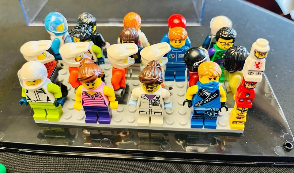LEGO - Miscellaneous Mini Figure (35+) and Accessories Lot - photo 5