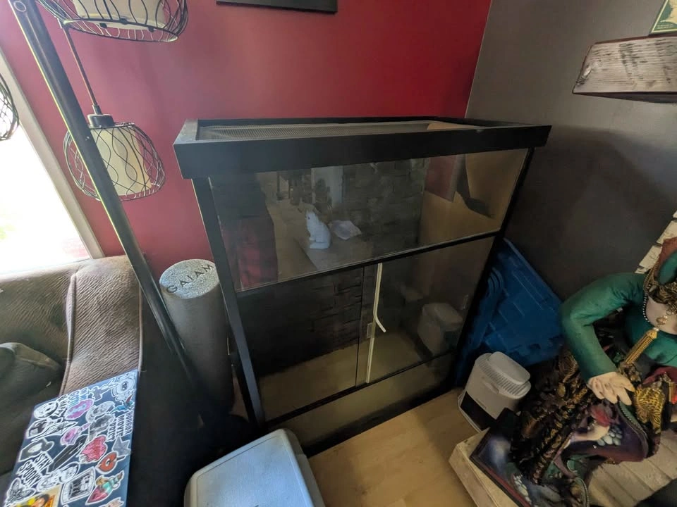 Custom Large Terrarium 4 ft by 3ft (MUST PICK UP) - photo 2