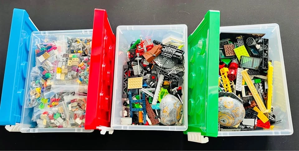 LEGO - Large LEGO Lot and Miscellaneous Items - photo 2