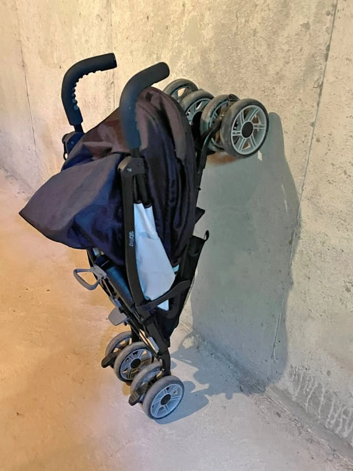 Summer Stroller with Rain Cover and Cup Holder
