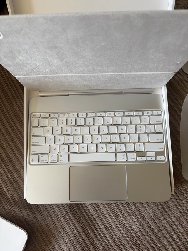 Apple IPad Magic Keyboard 13”
