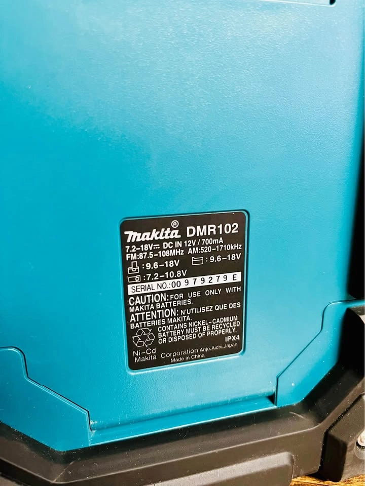 Makita Job Site Radio (DMR102) and Bosch Battery/Charger - photo 5