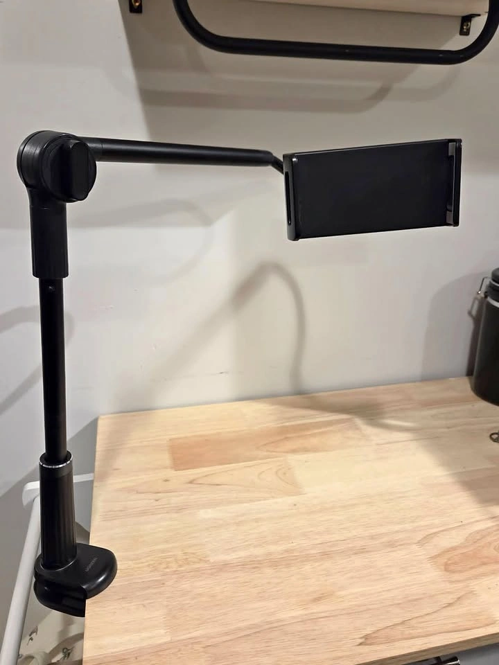 Mountable Cellphone Holder