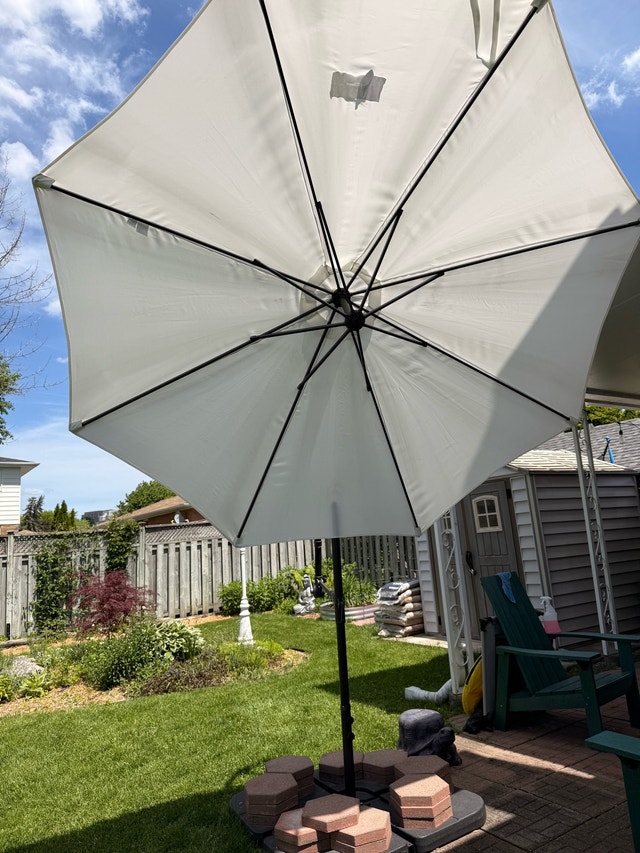 Outdoor cantilever patio umbrella with weights - photo 4