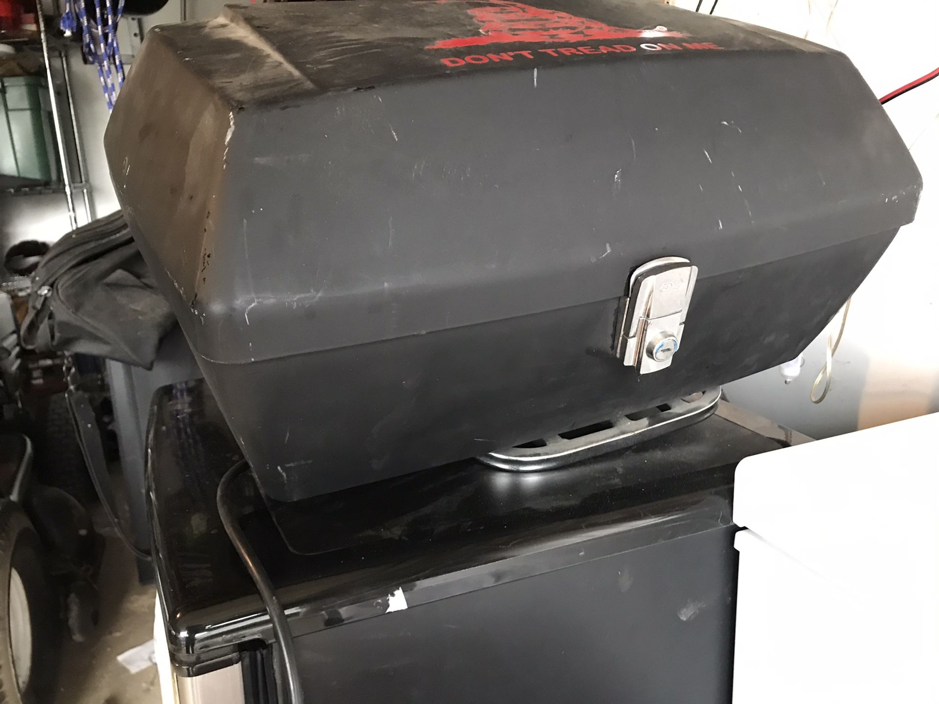 Universal motorcycle trunk