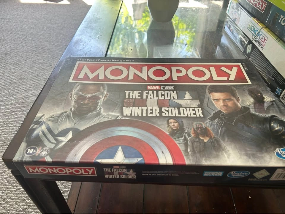 Monopoly The Falcon and the Winter Soldier Edition - photo 2