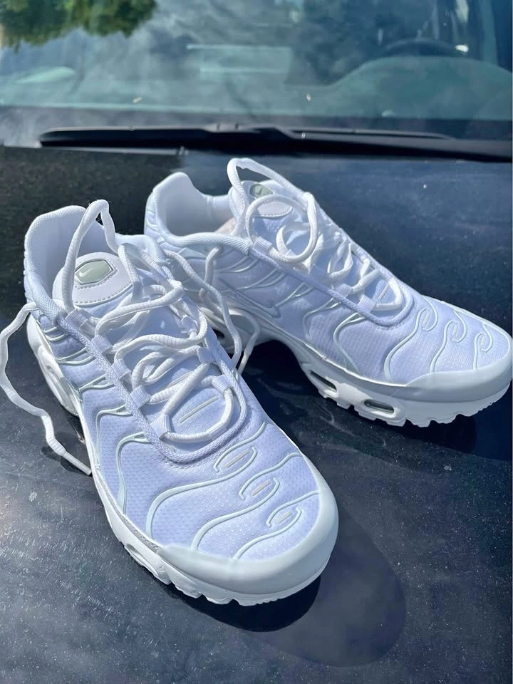 Nike Air Max PLUS (GS) (NEW✨)