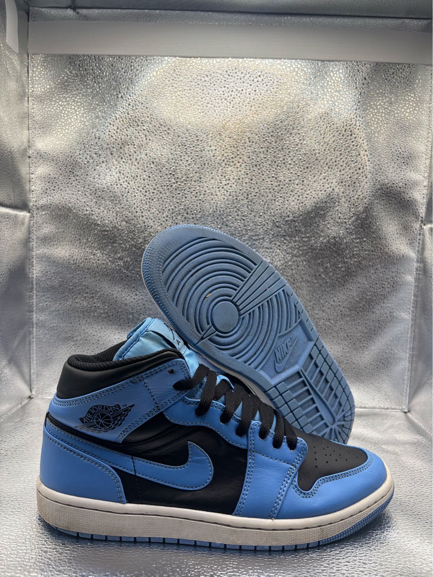 Air Jordan 1 mid university blue black
