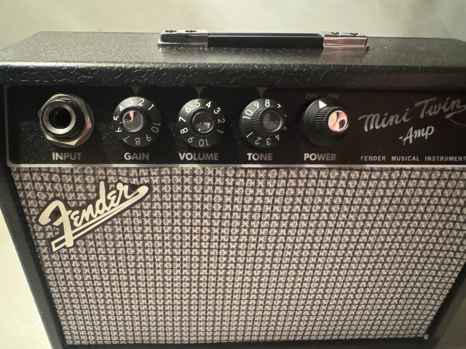 Fender Mini Twin Amp Portable Mini Guitar Combo Amplifier - photo 4