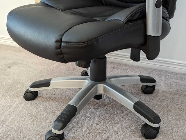 Staples Bilford Manager's Office Chair - photo 4
