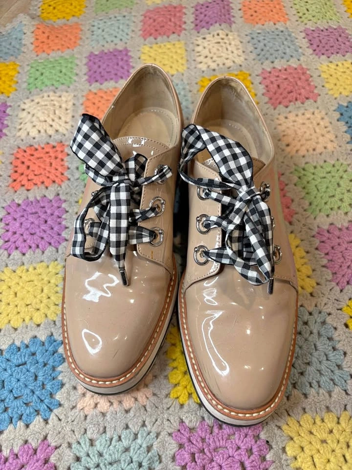 Size 40 Oxford Style Shoes