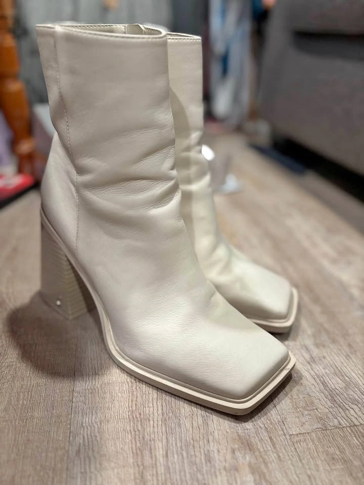 Size 9.5 Y2K Style Women’s Boots