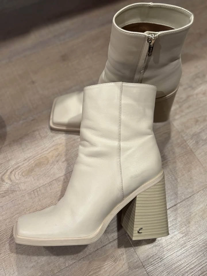 Size 9.5 Y2K Style Women’s Boots - photo 2