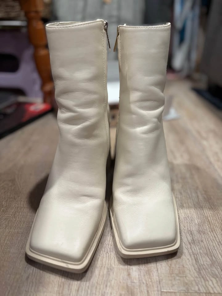Size 9.5 Y2K Style Women’s Boots - photo 4