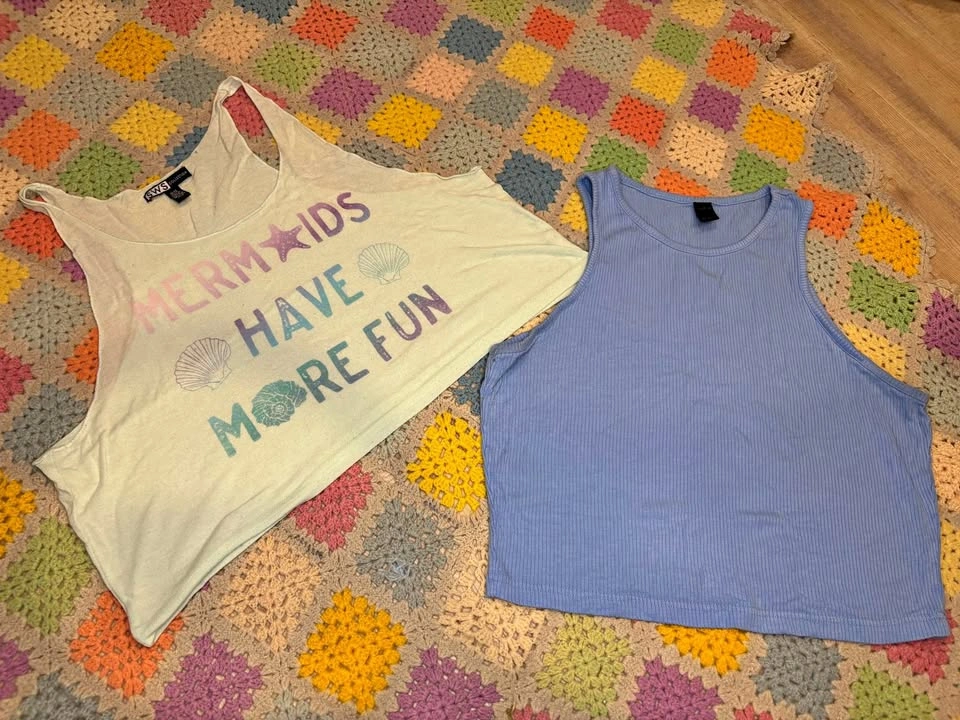 Size L tank tops