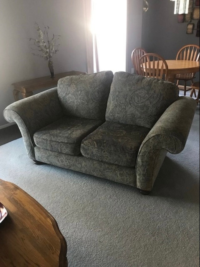 Couch and loveseat (delivery) - photo 2