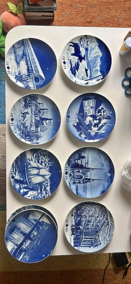 Hutschenreuther Canada Plates