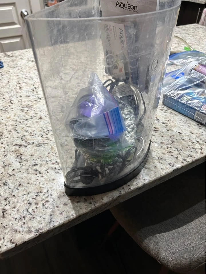 3 Gallon Half Moon Fish Tank - photo 2