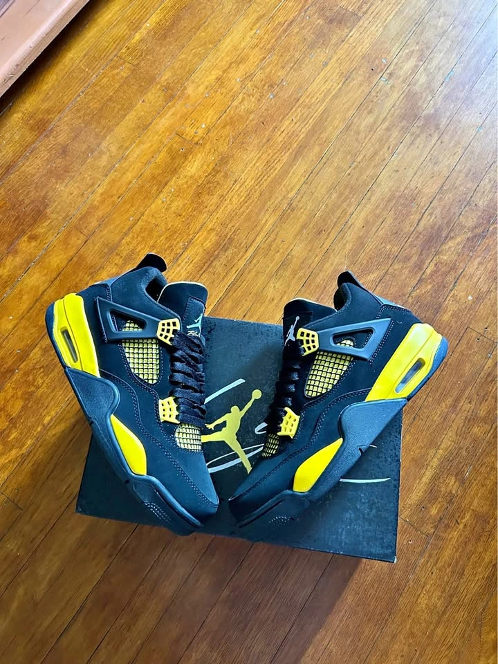 Jordan 4 Thunder