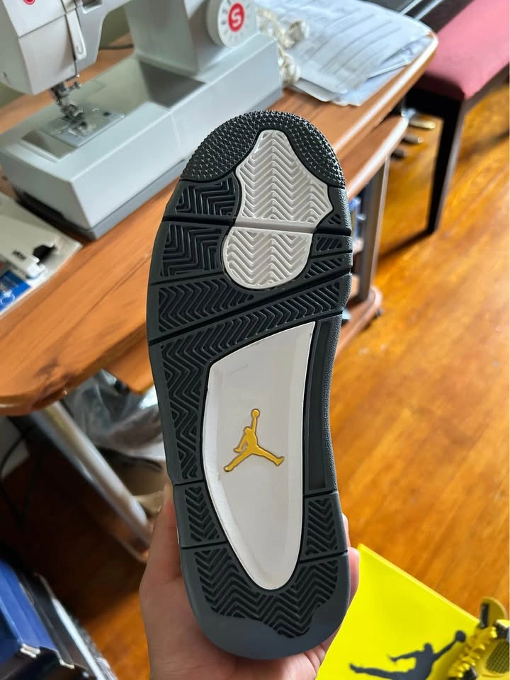 Jordan 4 lightning - photo 2