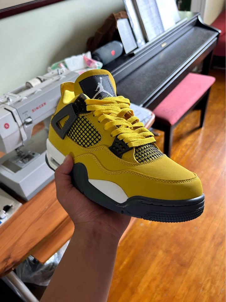 Jordan 4 lightning - photo 3