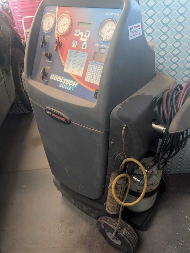 Robinair CoolTech 34134Z A/C Service Machine - photo 2