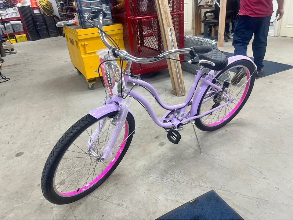 Schwinn Mikko Women's Cruiser Bike 17-Inch 7-Speed