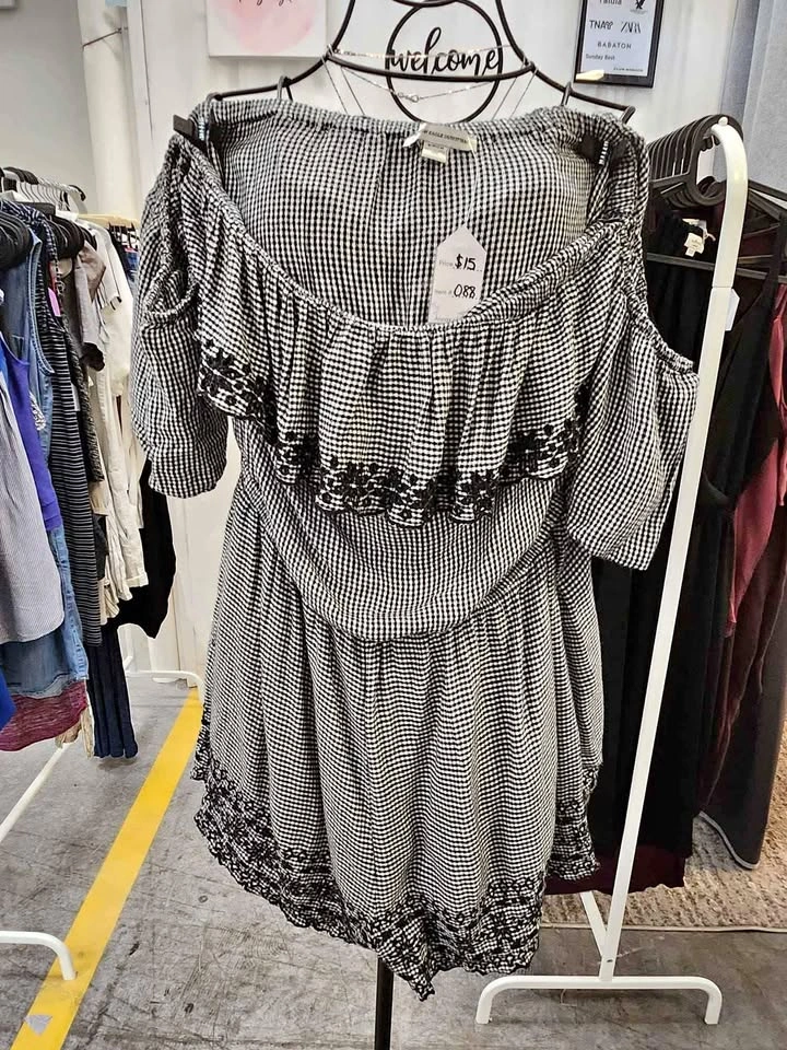 Aritzia, Gap, Banana Republic, Club Monaco Women's Clothes