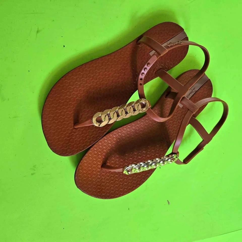 IPANEMA RUBBER SANDAL IN GOOD USED CONDITION
