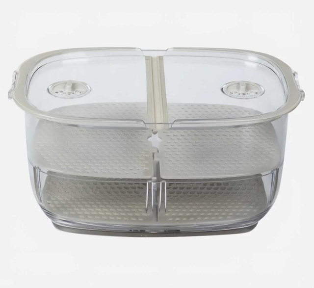 Transparent Plastic Fresh Keeper Storage Box (Good Condition)