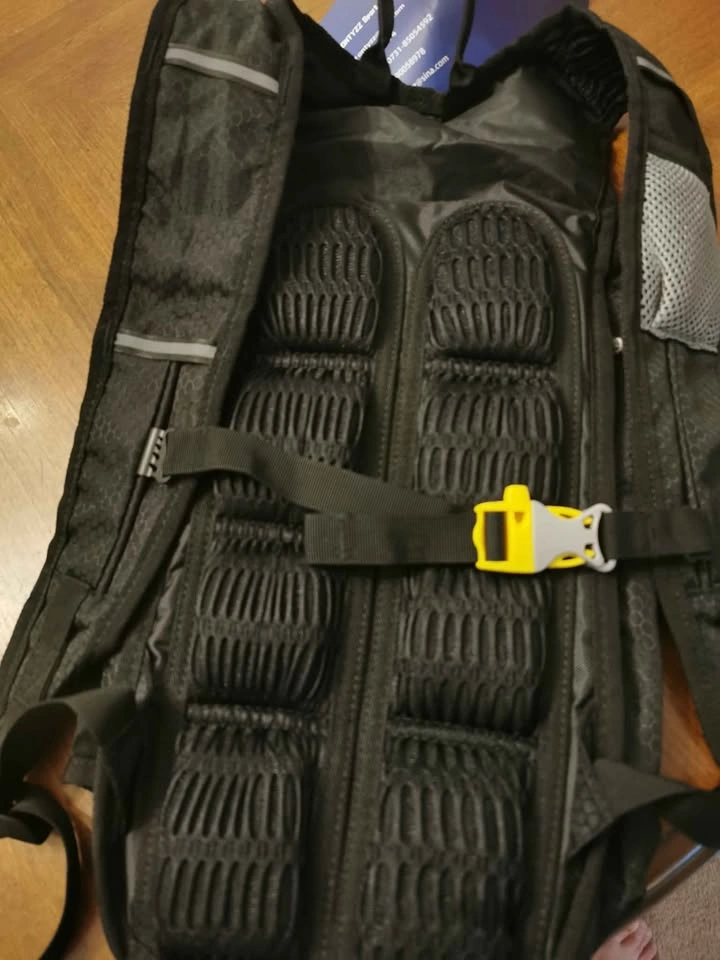 BNWT ONTYZZ 12L Unisex Waterproof Bicycle Backpack - photo 2