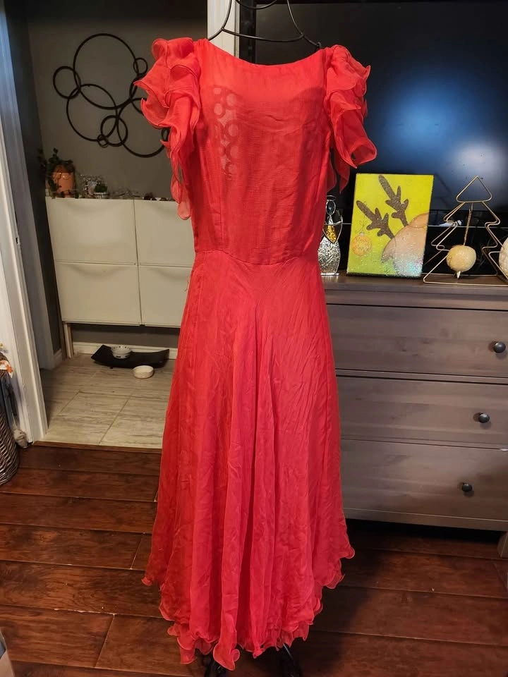 BEAUTIFUL RED DRESS FOR SALE - photo 2